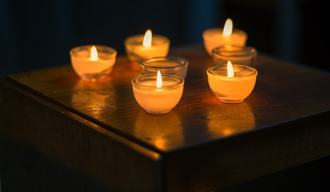 Decora tus habitaciones con estas velas aromáticas infinitas que llenarán  de calidez cualquier espacio